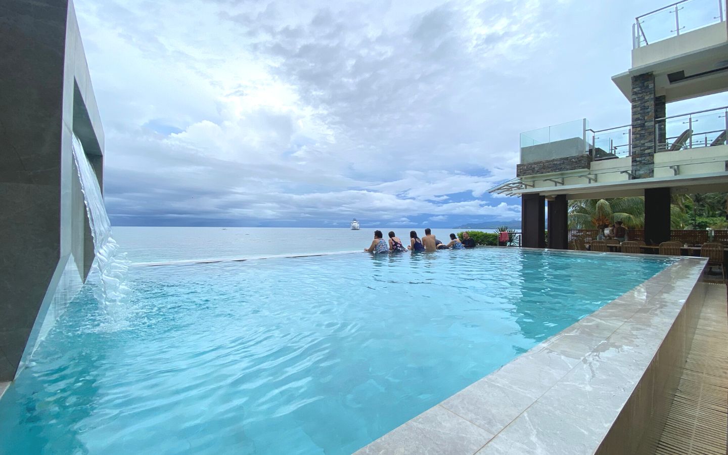 Kaaya Resort Infinity Pool